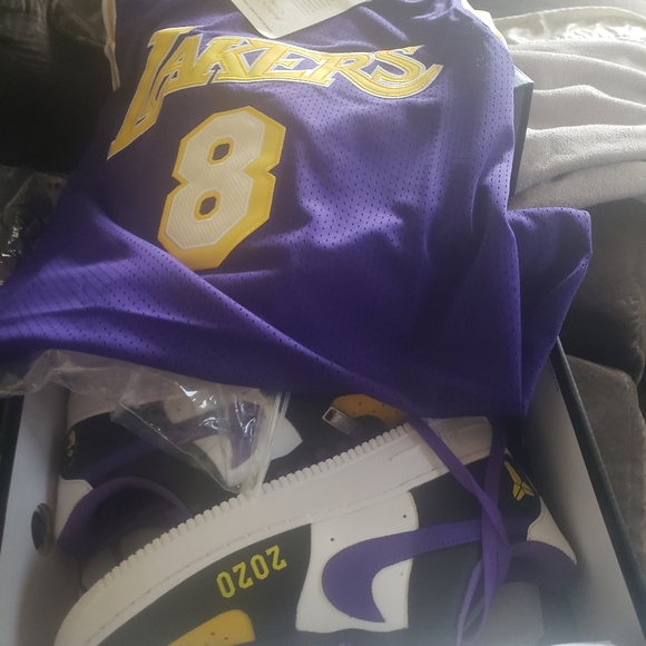 Kobe bryant limited edition shoe/jersey combo men